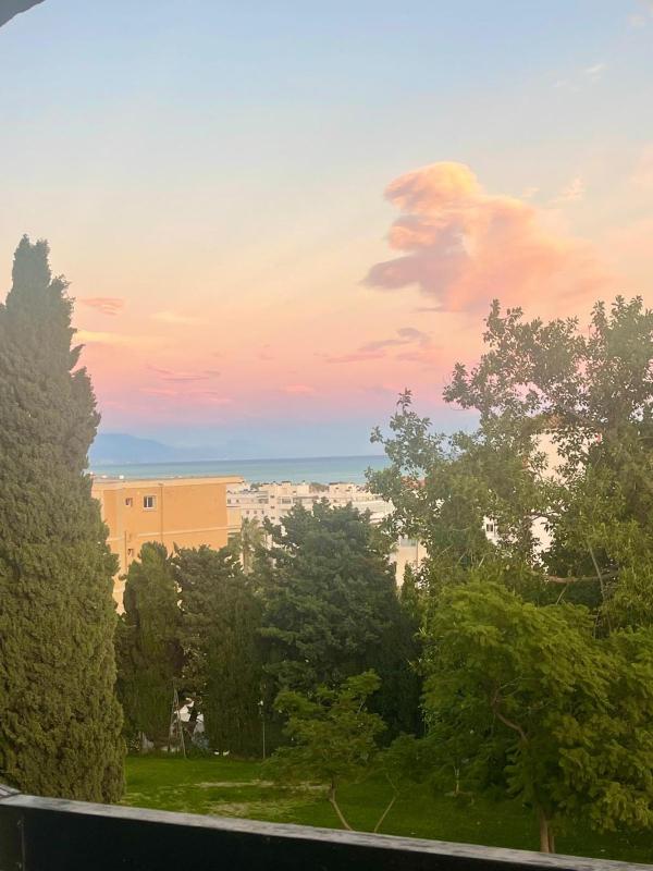 Perfect location! Walk a few minutes to restaurants lovely beach town train and bus - image 5