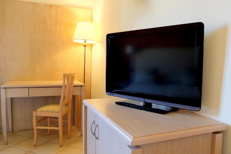 Deluxe Triple Room image 3