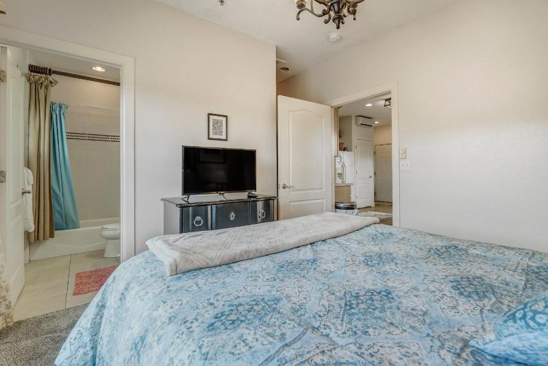 224B Writers Way - image 14