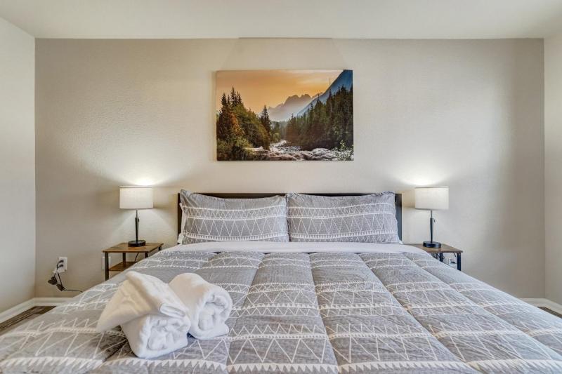 4715 Painted Sky View - image 13