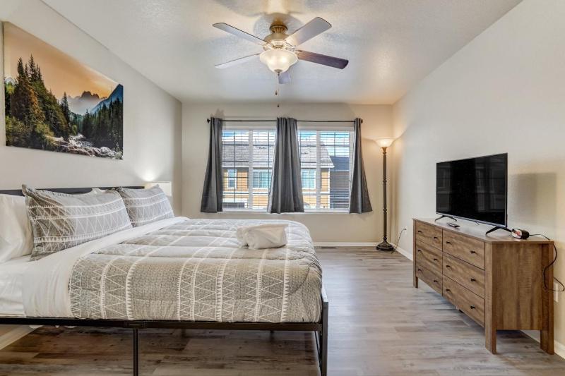 4715 Painted Sky View - image 20
