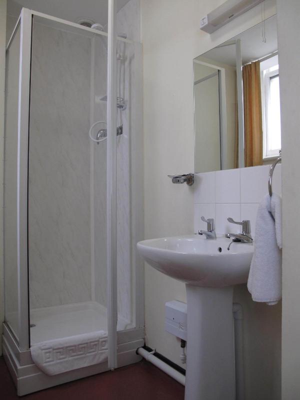 Double Room image 4