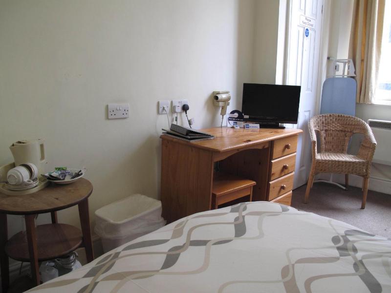Double Room image 3
