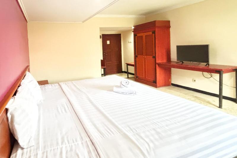 Hotel Pasar Besar RedPartner near Tugu Pahlawan - image 8