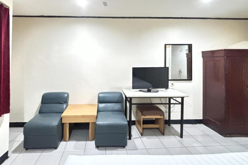Hotel Pasar Besar RedPartner near Tugu Pahlawan - image 13