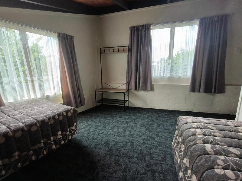 Aladdin Motel - image 13