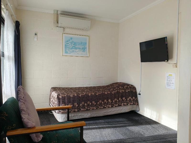 Aladdin Motel - image 4