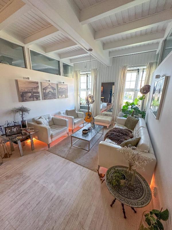 Modern and spacious home - image 1