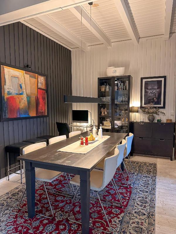 Modern and spacious home - image 8