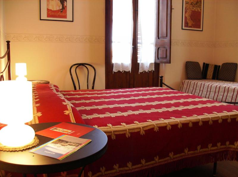 Standard Double Room image 4