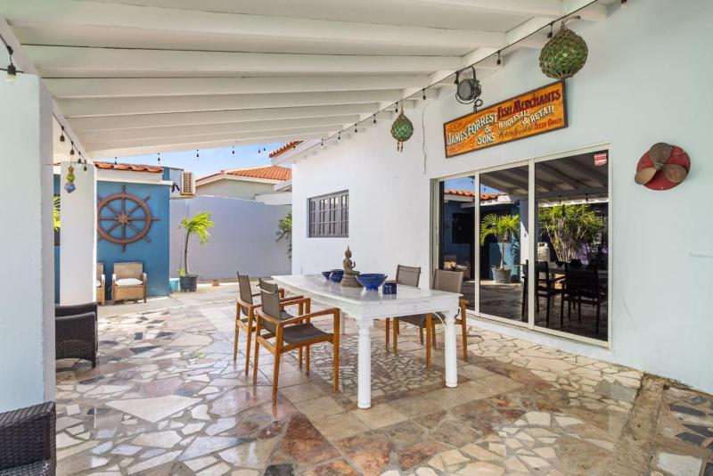 Modern 1BR Beach Escape with Wi-Fi AC and Workspace - image 4