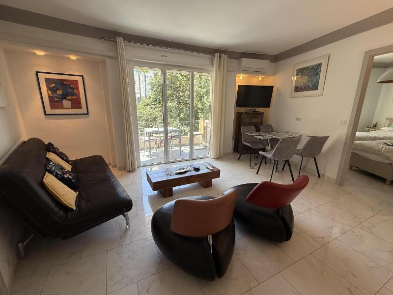 2 BR Apartment in the center of Cannes - 2305 - image 14