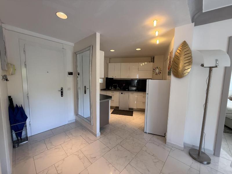 2 BR Apartment in the center of Cannes - 2305 - image 15