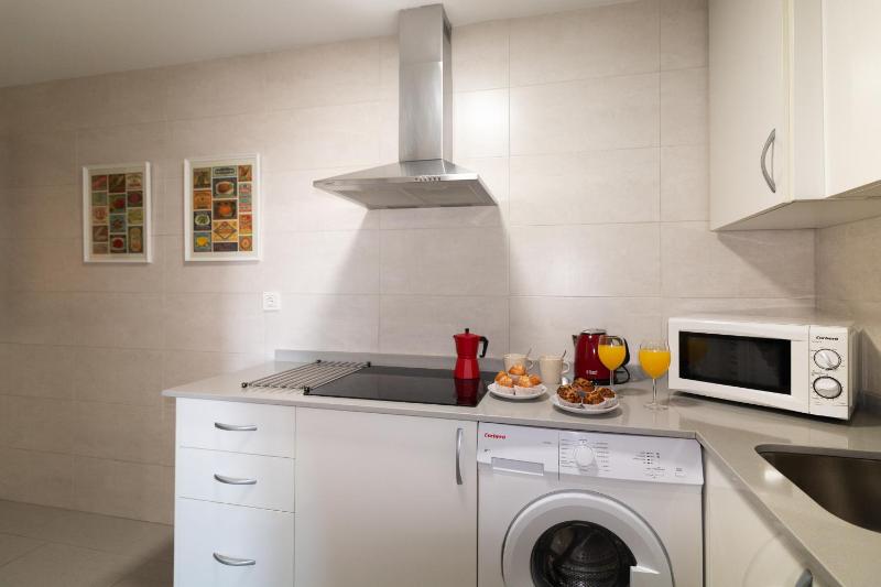 Modern and Cozy Apartment with Pool Tennis Court and Common Areas in Torre del Mar - image 26