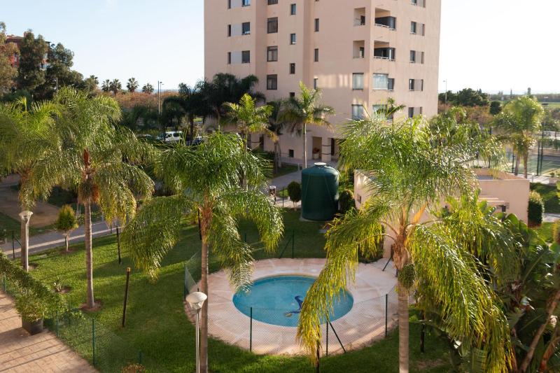 Modern and Cozy Apartment with Pool Tennis Court and Common Areas in Torre del Mar - image 4