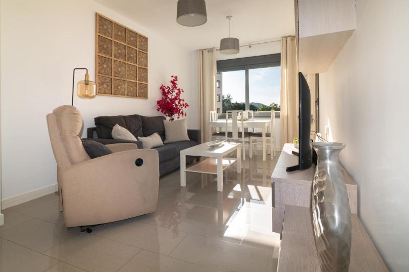 Modern and Cozy Apartment with Pool Tennis Court and Common Areas in Torre del Mar - image 1