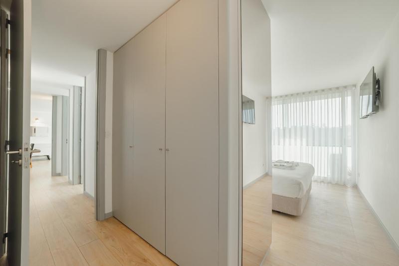Amazing Pool Apartments by Vacationy - image 7
