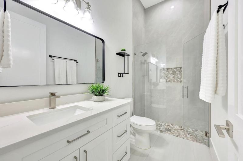 Sand Dollar Retreat | Walk to Vanderbilt Beach | Southern-Facing salt Pool & Spa | Bikes | Sleeps 8 - image 16