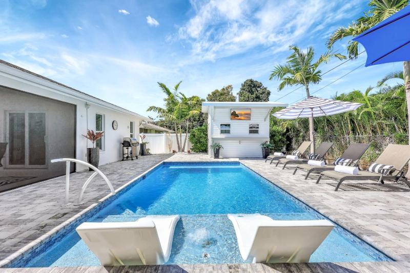 NEW Magnolia Manor 4 bdrm | Private Pool | Vanderbilt Beach & Mercato - image 14