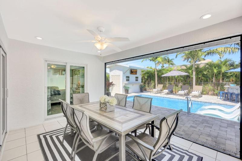 NEW Magnolia Manor 4 bdrm | Private Pool | Vanderbilt Beach & Mercato - image 30