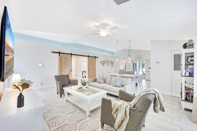 NEW Magnolia Manor 4 bdrm | Private Pool | Vanderbilt Beach & Mercato - image 32