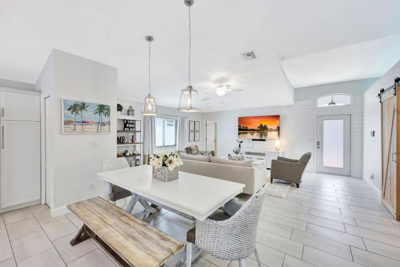 NEW Magnolia Manor 4 bdrm | Private Pool | Vanderbilt Beach & Mercato - image 26