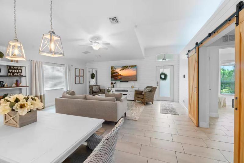 NEW Magnolia Manor 4 bdrm | Private Pool | Vanderbilt Beach & Mercato - image 39