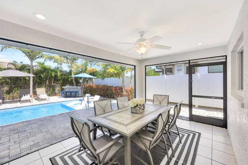 NEW Magnolia Manor 4 bdrm | Private Pool | Vanderbilt Beach & Mercato - image 5