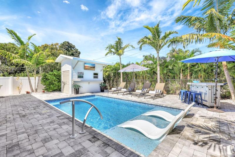 NEW Magnolia Manor 4 bdrm | Private Pool | Vanderbilt Beach & Mercato - image 27