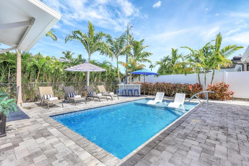 NEW Magnolia Manor 4 bdrm | Private Pool | Vanderbilt Beach & Mercato - image 18