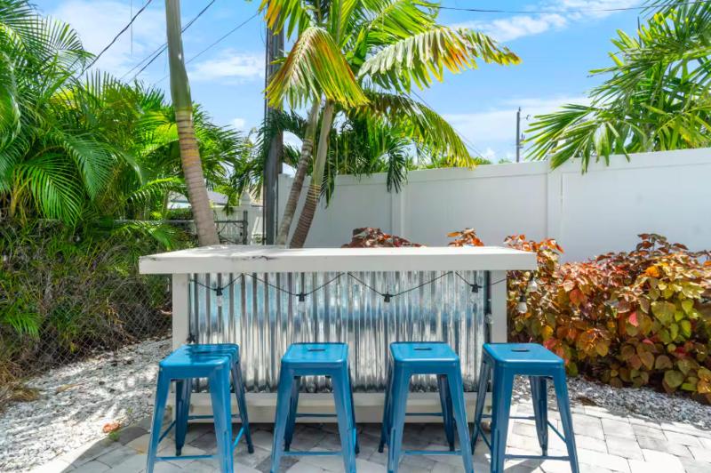 NEW Magnolia Manor 4 bdrm | Private Pool | Vanderbilt Beach & Mercato - image 33