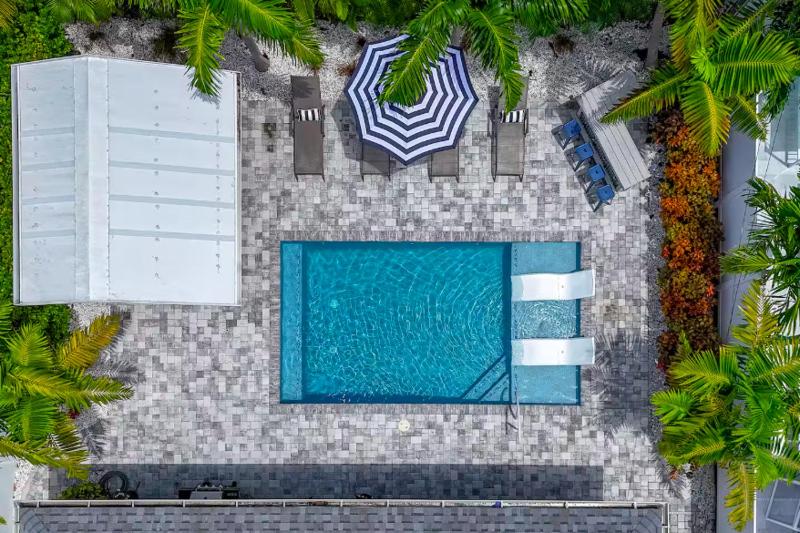 NEW Magnolia Manor 4 bdrm | Private Pool | Vanderbilt Beach & Mercato - image 17