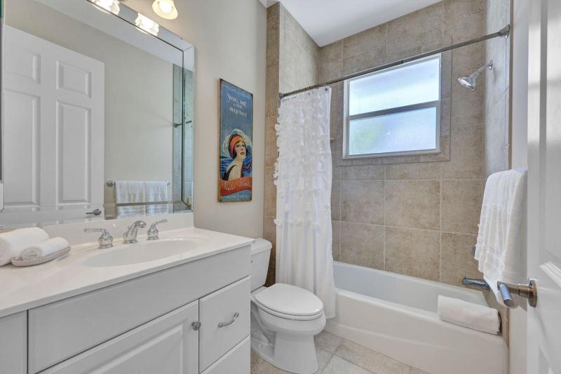 New Coastal Retreat – 4BR/3BA with Private Pool Near Vanderbilt Beach - image 3