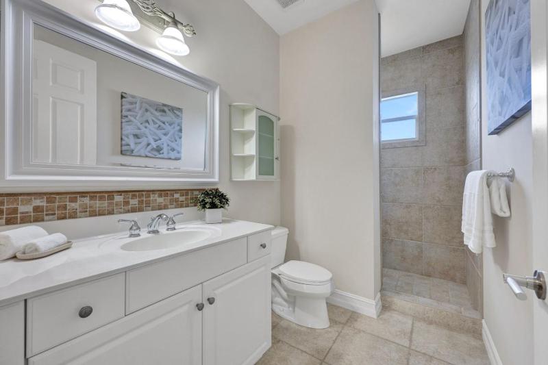 New Coastal Retreat – 4BR/3BA with Private Pool Near Vanderbilt Beach - image 18