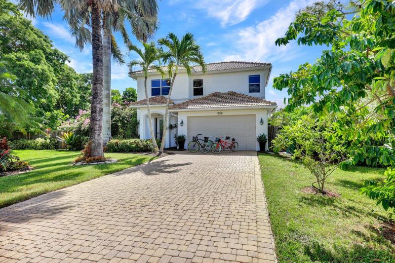New Coastal Retreat – 4BR/3BA with Private Pool Near Vanderbilt Beach - image 23