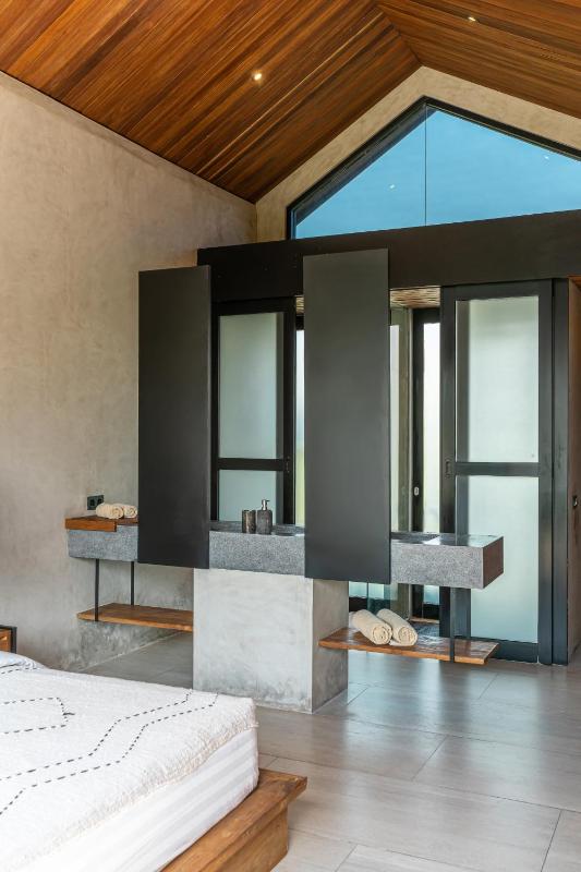 Veda - Sleek 2BR Canggu Oasis with Lush Tropical Vibes! - image 4