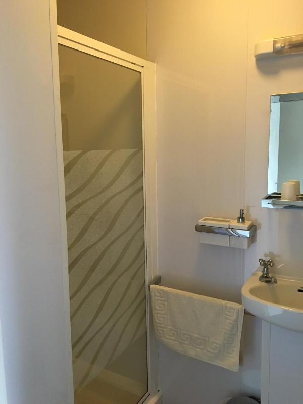 Single Room image 3