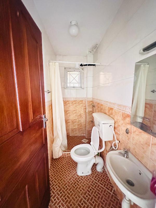 Nakuru Palace furnished apartment with pool milimani H1 - image 4