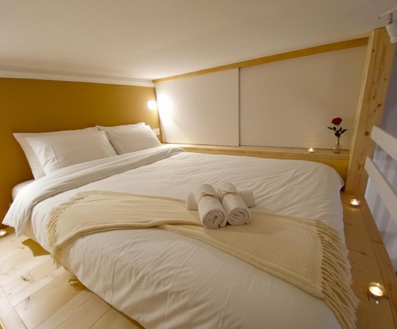 Attic Apartment Air Conditioning Fast WiFi - image 18