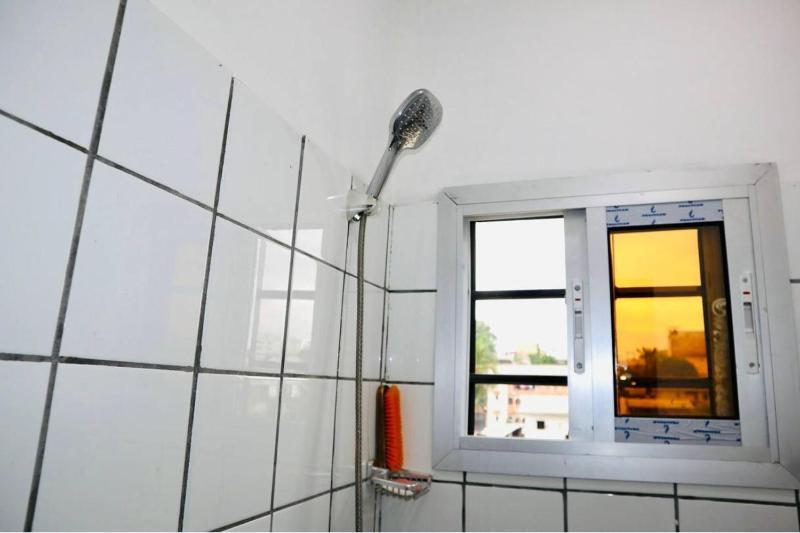 1Bed Studio Sleeps 2 - Wifi Parking - image 13