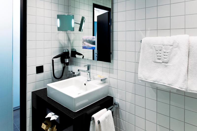 Design Double Room - Northside image 3
