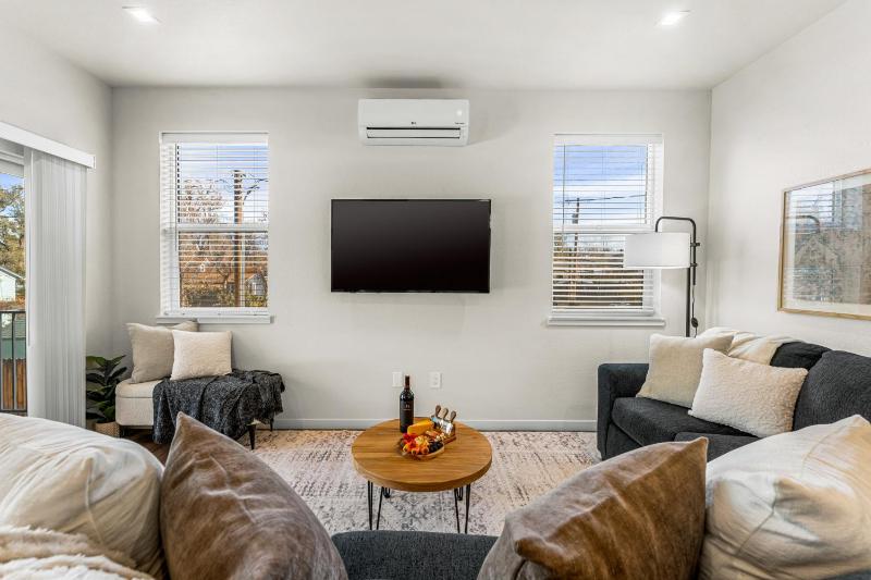 The Downtown Loft - image 5