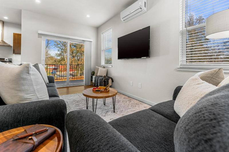 The Downtown Loft - image 8