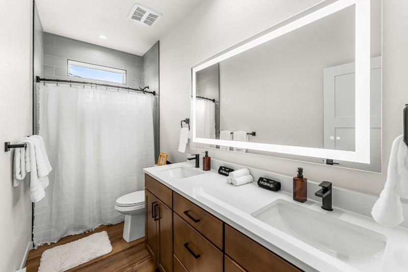 The Downtown Loft - image 13