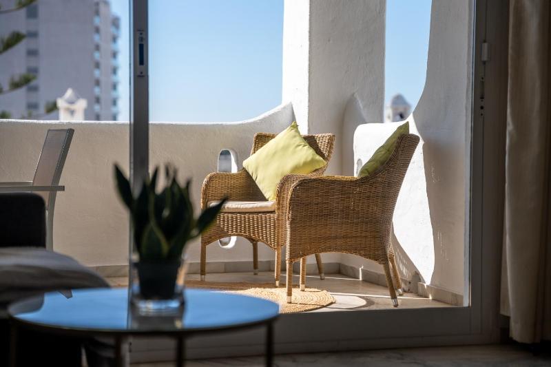 Apartment Sleeps 4 with Sea Views - image 17