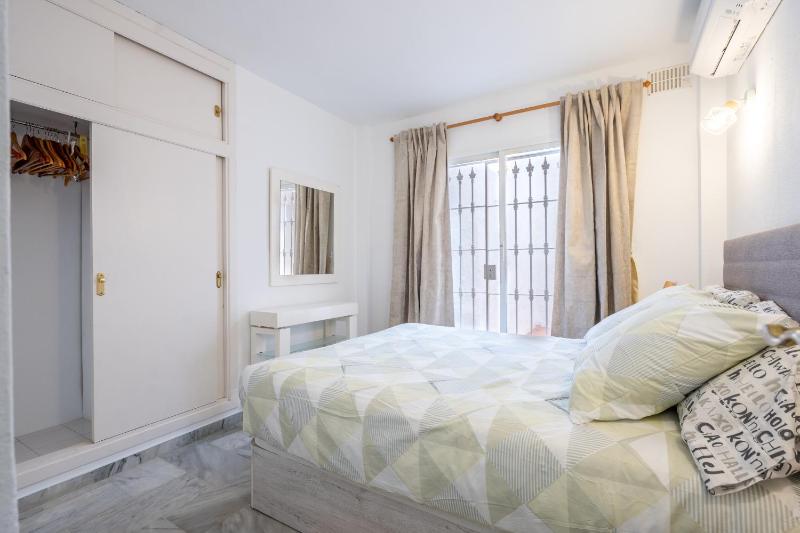 Apartment Sleeps 4 with Sea Views - image 15
