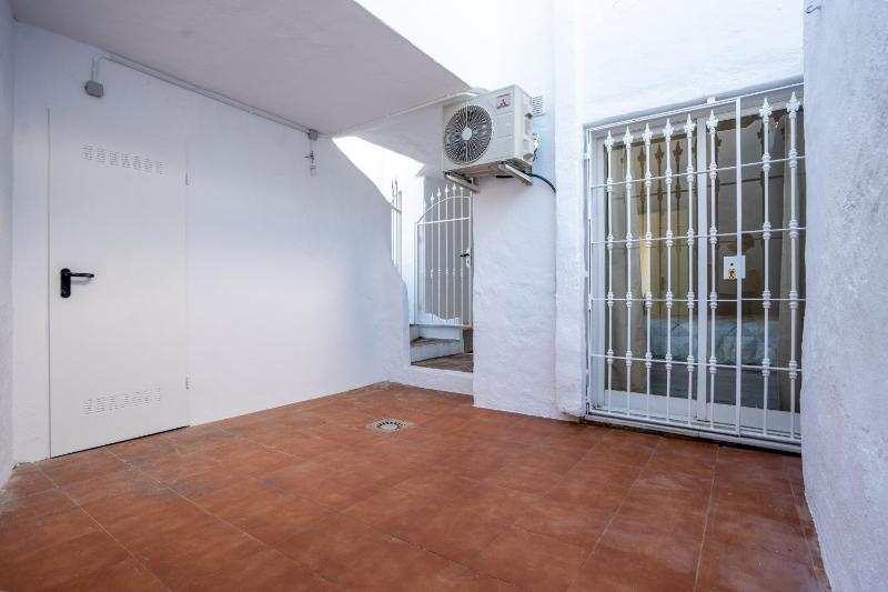 Apartment Sleeps 4 with Sea Views - image 18