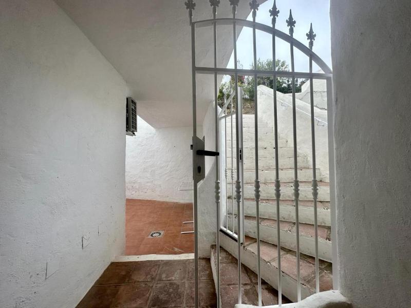 Apartment Sleeps 4 with Sea Views - image 20