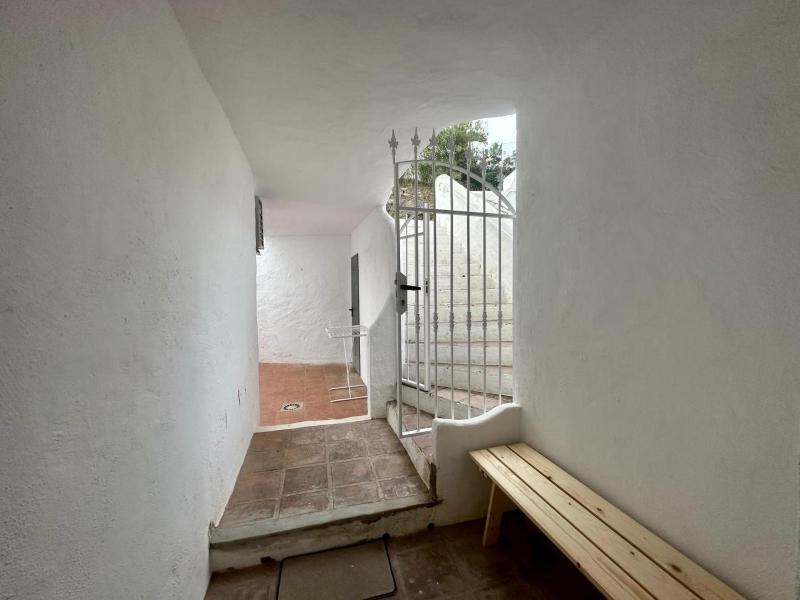 Apartment Sleeps 4 with Sea Views - image 8