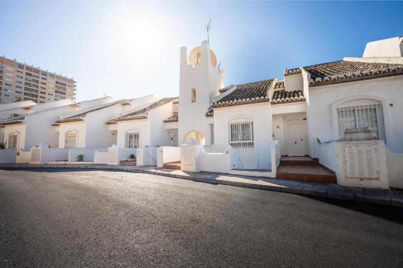 Apartment Sleeps 4 with Sea Views - image 16